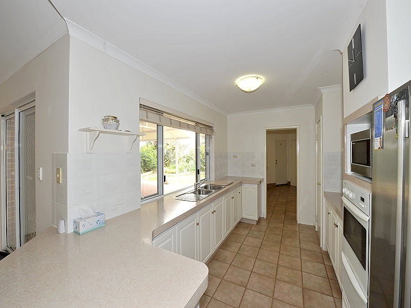 19 Muntries Pl, Halls Head WA 6210