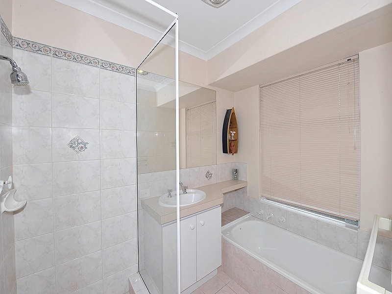 19 Muntries Pl, Halls Head WA 6210