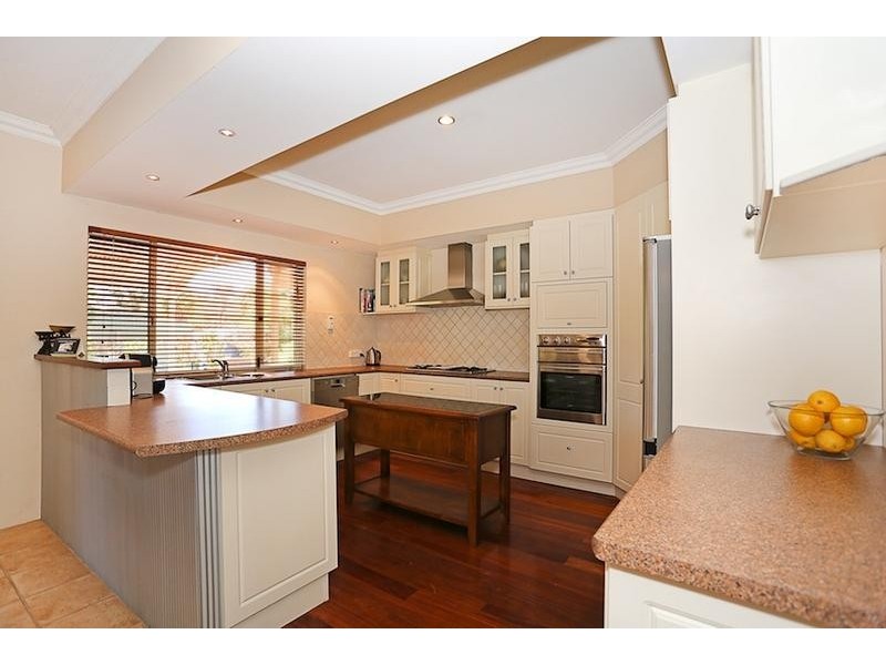 12 Jacaranda Drive, North Yunderup WA 6208