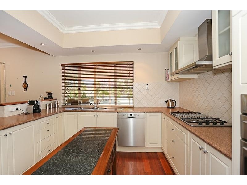 12 Jacaranda Drive, North Yunderup WA 6208