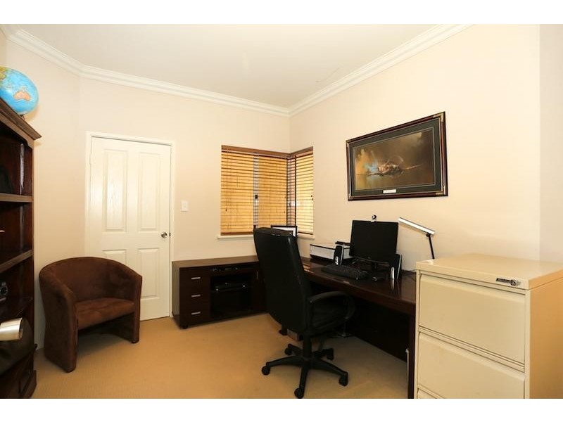 12 Jacaranda Drive, North Yunderup WA 6208