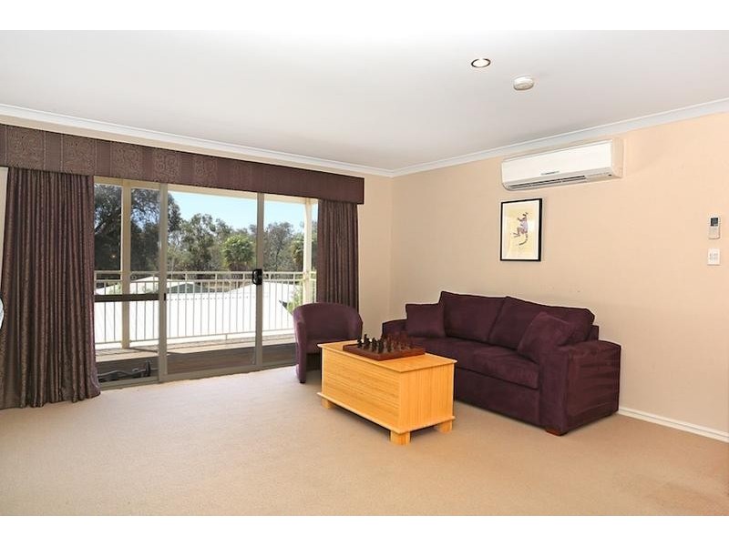 12 Jacaranda Drive, North Yunderup WA 6208