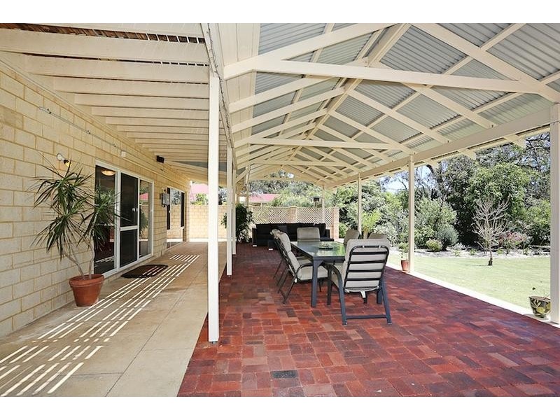 12 Jacaranda Drive, North Yunderup WA 6208