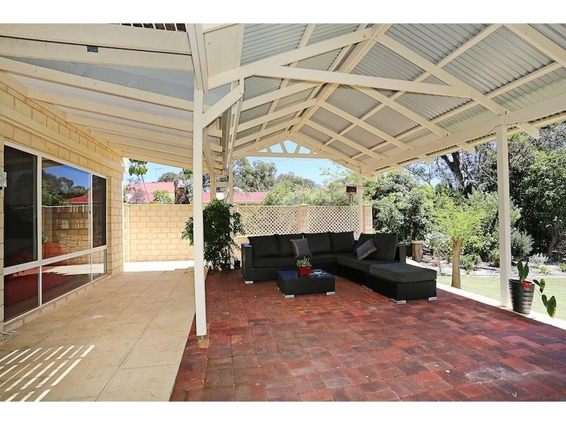 12 Jacaranda Drive, North Yunderup WA 6208