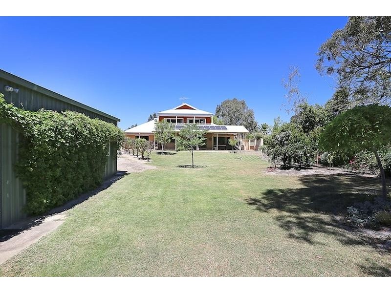 12 Jacaranda Drive, North Yunderup WA 6208