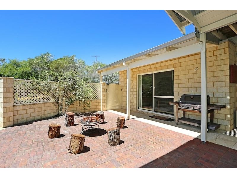 12 Jacaranda Drive, North Yunderup WA 6208