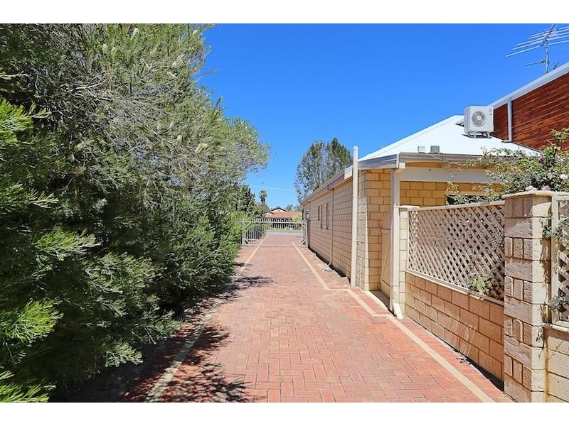 12 Jacaranda Drive, North Yunderup WA 6208