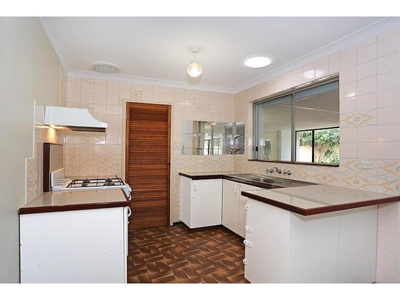 3 Sandalwood Parade, Halls Head WA 6210