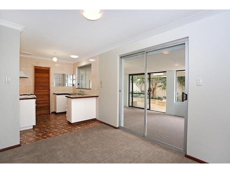 3 Sandalwood Parade, Halls Head WA 6210