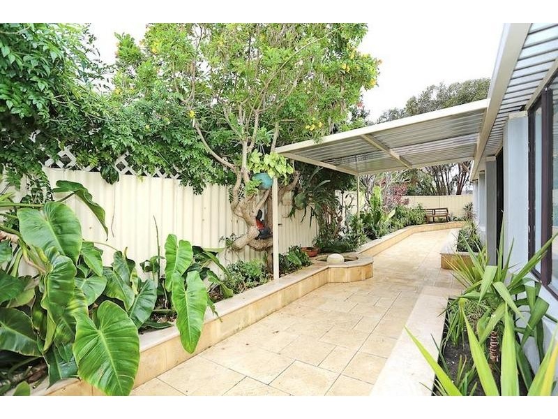 3 Sandalwood Parade, Halls Head WA 6210