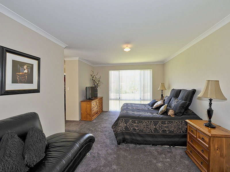 3 Sugarwood Terrace, Halls Head WA 6210