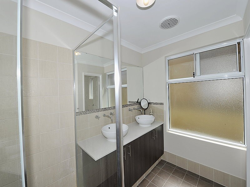 3 Sugarwood Terrace, Halls Head WA 6210