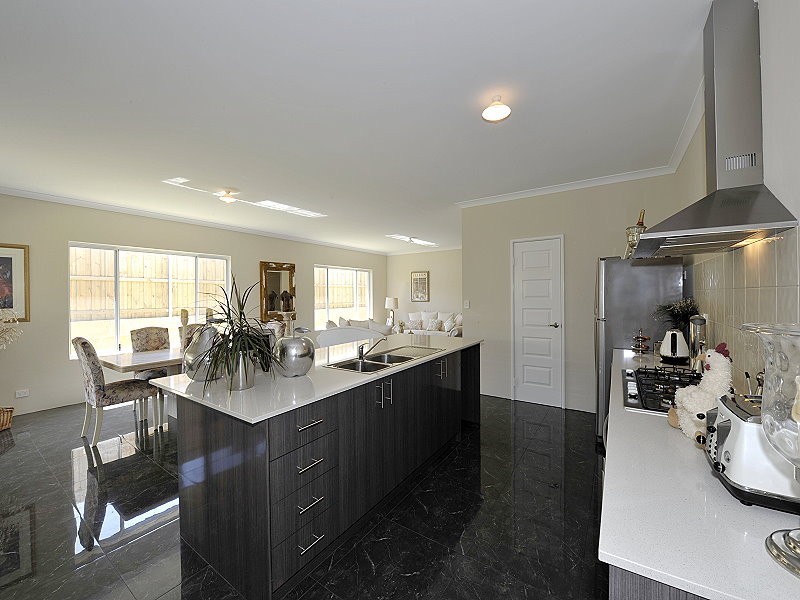 3 Sugarwood Terrace, Halls Head WA 6210