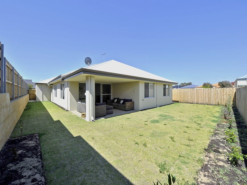 3 Sugarwood Terrace, Halls Head WA 6210
