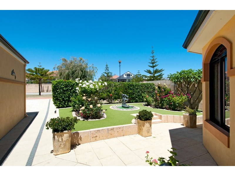 54 Batavia Avenue, Wannanup WA 6210