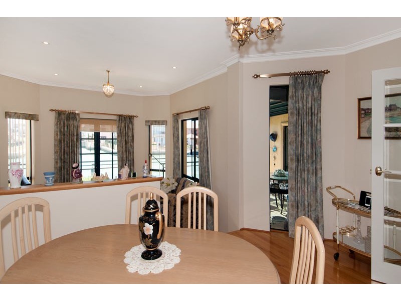 54 Batavia Avenue, Wannanup WA 6210