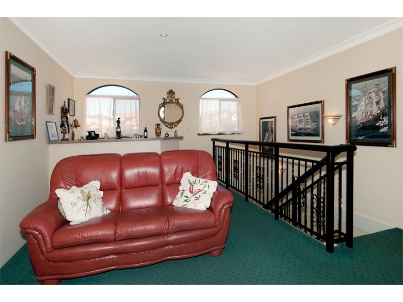 54 Batavia Avenue, Wannanup WA 6210