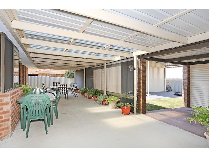 11 Sandalwood Parade, Halls Head WA 6210