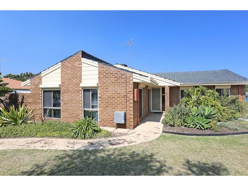 11 Sandalwood Parade, Halls Head WA 6210