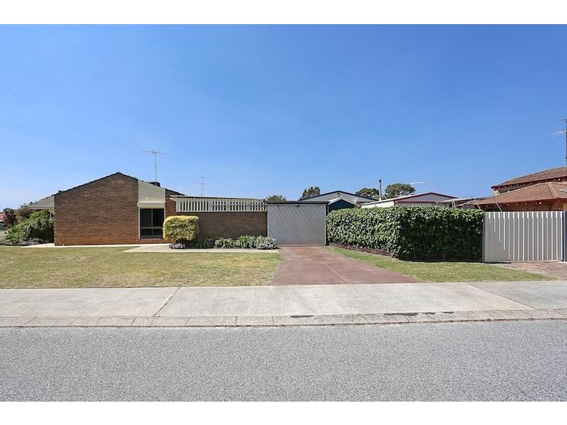 11 Sandalwood Parade, Halls Head WA 6210