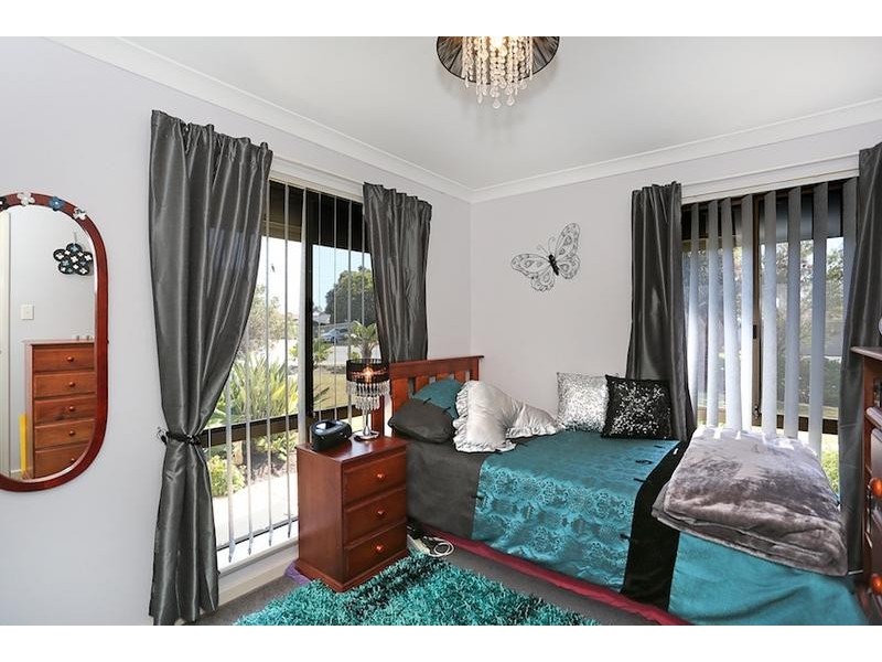 11 Sandalwood Parade, Halls Head WA 6210