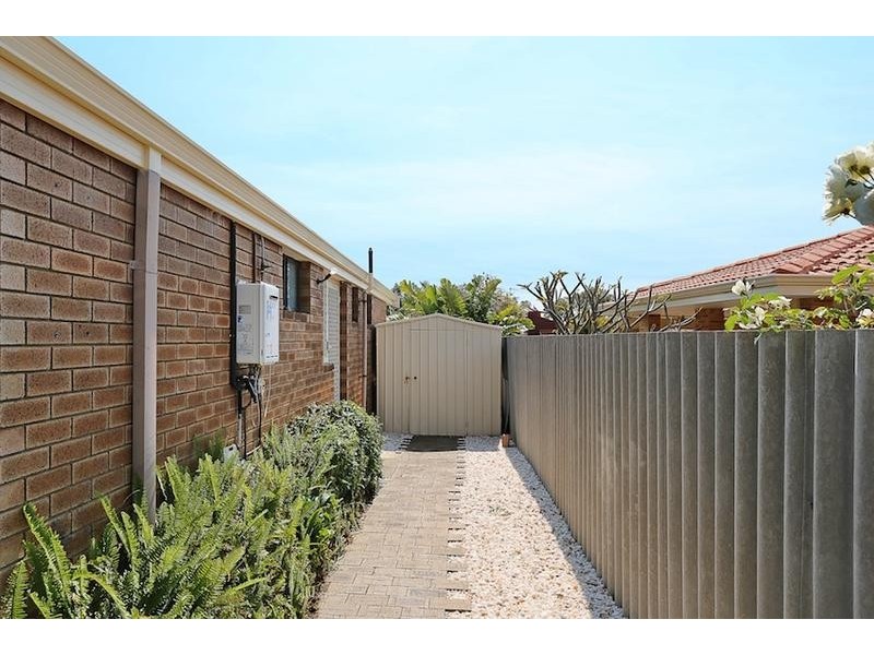 11 Sandalwood Parade, Halls Head WA 6210