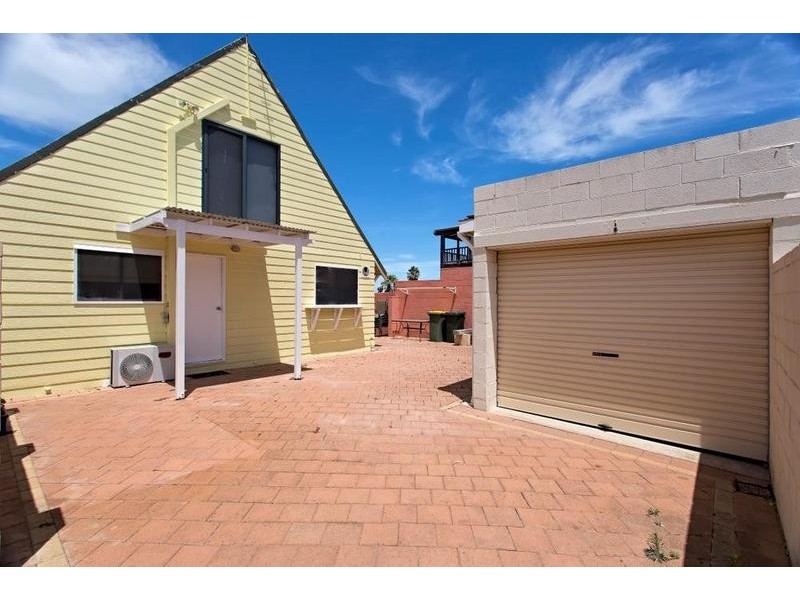 20 Valley Road, Halls Head WA 6210