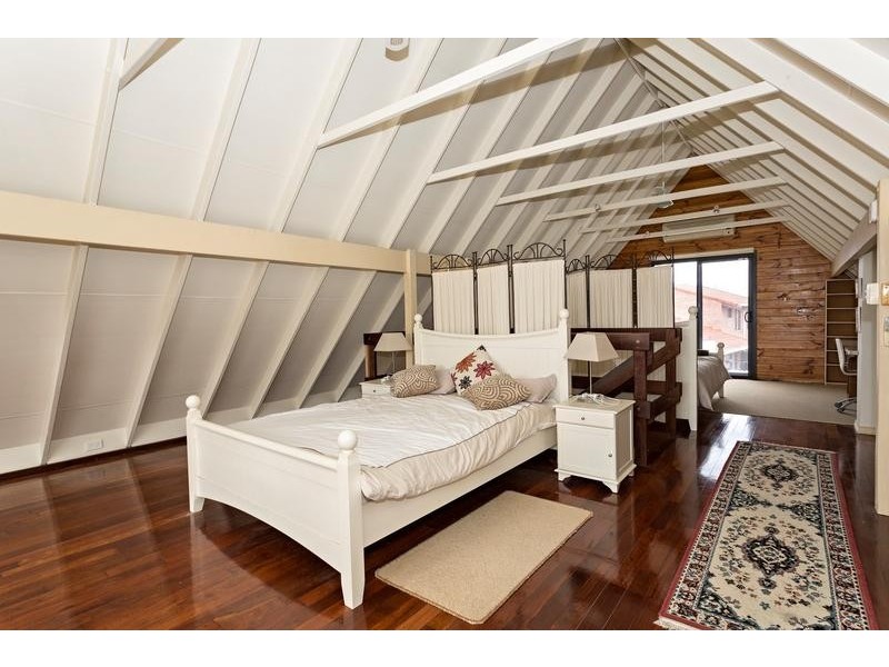 20 Valley Road, Halls Head WA 6210