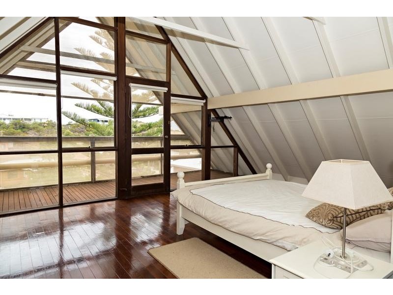 20 Valley Road, Halls Head WA 6210