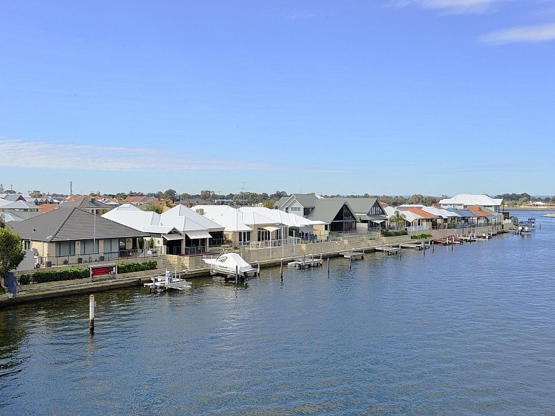 12 Bermuda Pl, Halls Head WA 6210