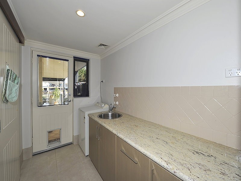 12 Bermuda Pl, Halls Head WA 6210