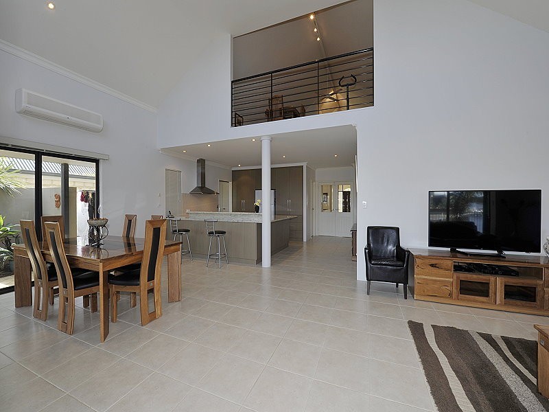 12 Bermuda Pl, Halls Head WA 6210