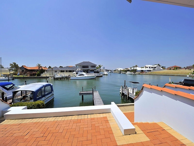 10/20 Baruna Court, Halls Head WA 6210