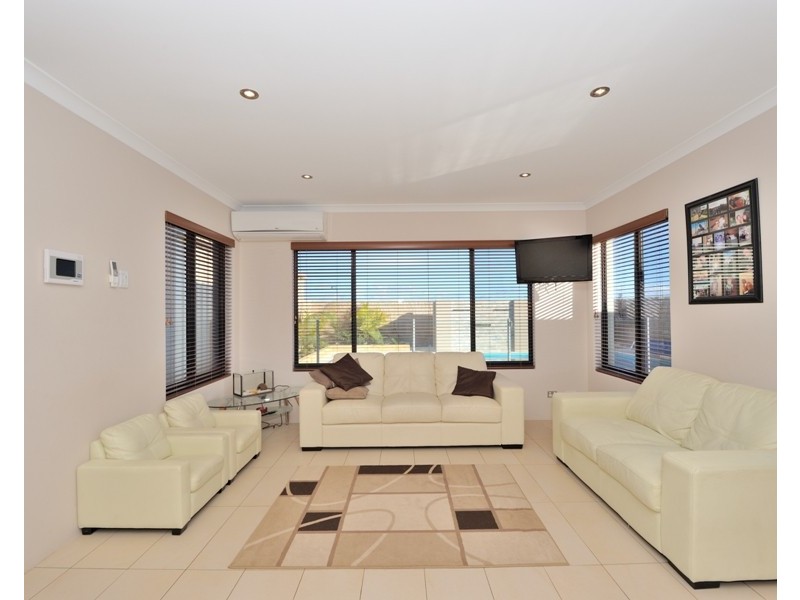 5 Lady Stirling Parade, Madora Bay WA 6210