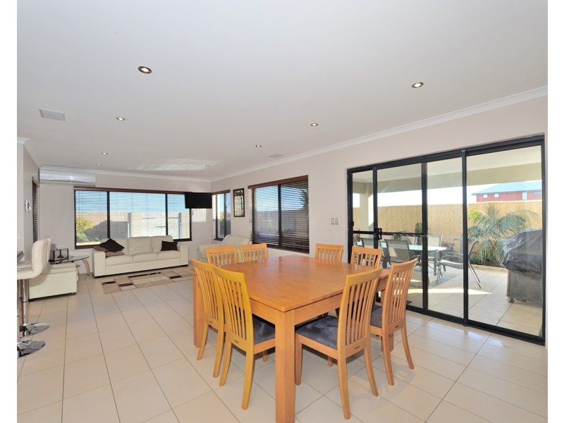 5 Lady Stirling Parade, Madora Bay WA 6210