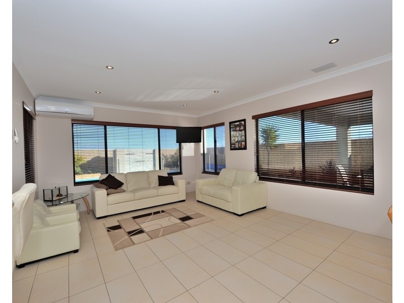 5 Lady Stirling Parade, Madora Bay WA 6210