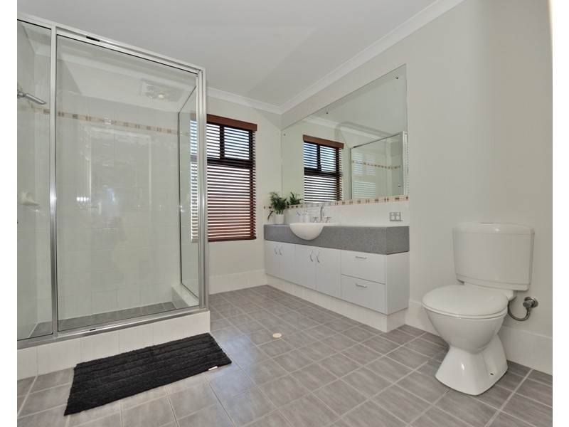 5 Lady Stirling Parade, Madora Bay WA 6210