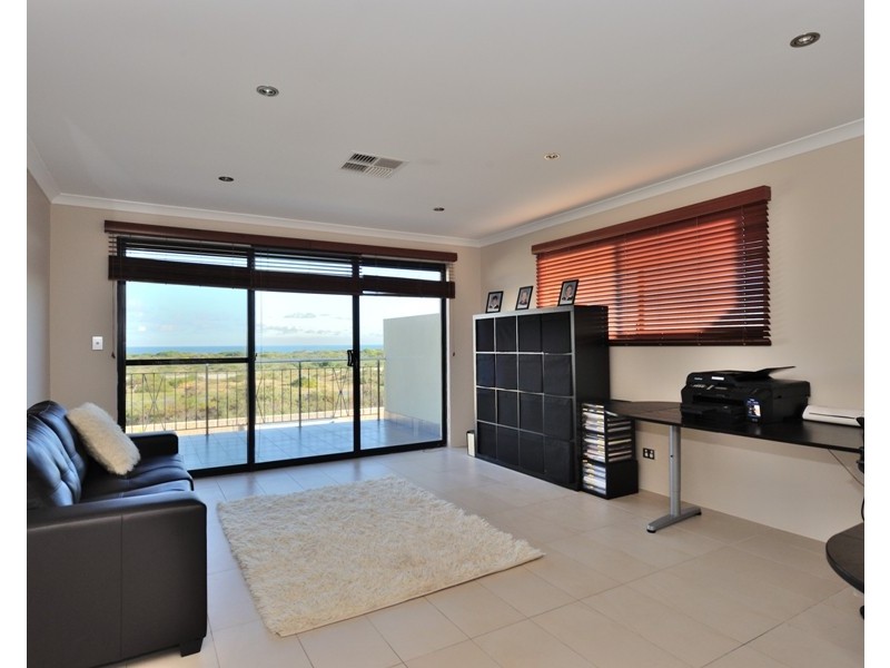 5 Lady Stirling Parade, Madora Bay WA 6210