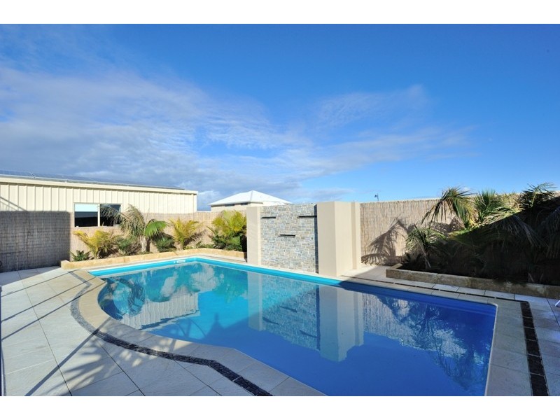 5 Lady Stirling Parade, Madora Bay WA 6210