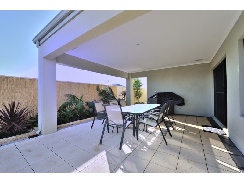 5 Lady Stirling Parade, Madora Bay WA 6210