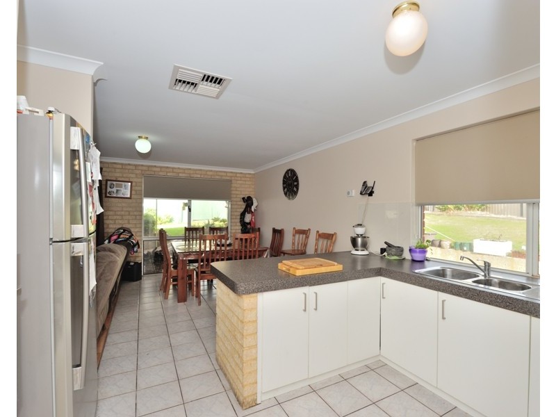 7 Hibiscus Rise, Halls Head WA 6210