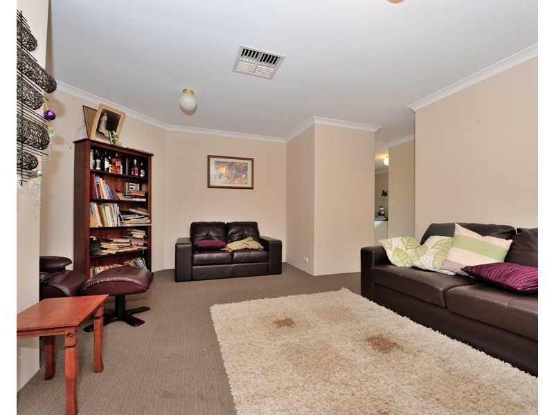 7 Hibiscus Rise, Halls Head WA 6210