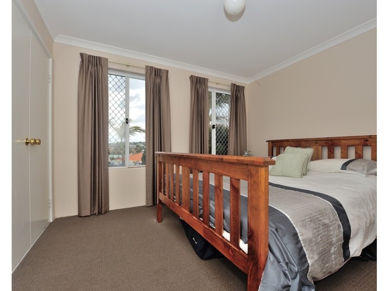 7 Hibiscus Rise, Halls Head WA 6210