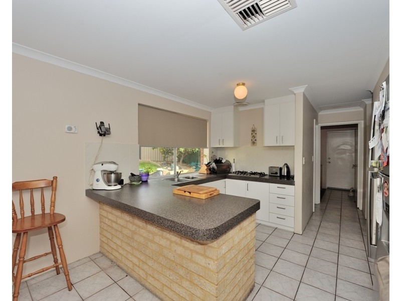 7 Hibiscus Rise, Halls Head WA 6210