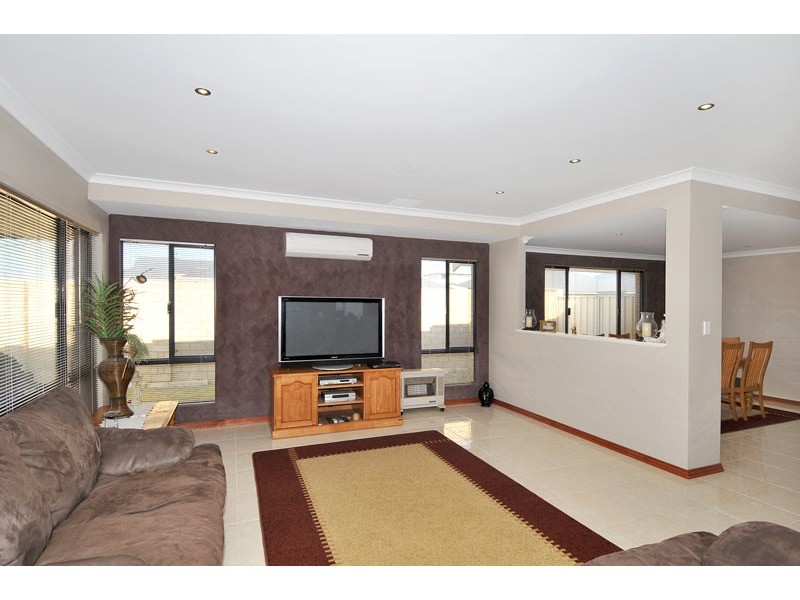 34 Drosera Turn, Halls Head WA 6210