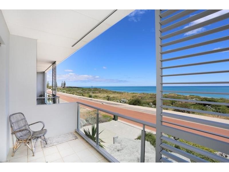 116 Boardwalk Boulevard, Halls Head WA 6210