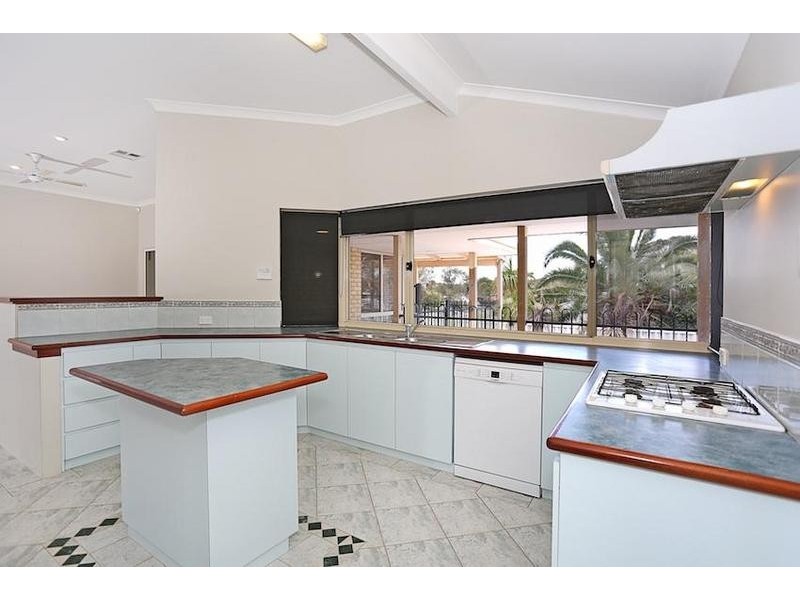 29 Carina Circle, Halls Head WA 6210