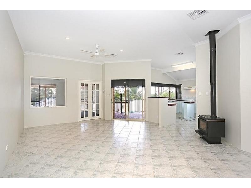 29 Carina Circle, Halls Head WA 6210