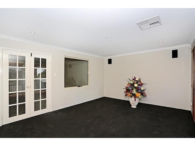 29 Carina Circle, Halls Head WA 6210