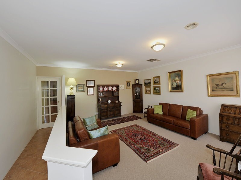 6 Napier Close, Halls Head WA 6210